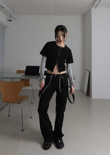 MINIMAL HALF ZIP-UP